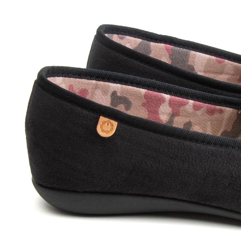 Zapatilla casa negra 18401 La Cadena