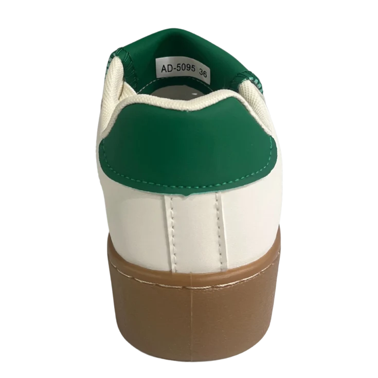 MUJER DEPORTIVA PLUMA VERDE