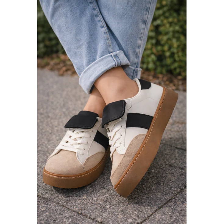 MUJER DEPORTIVA PLUMA NEGRO