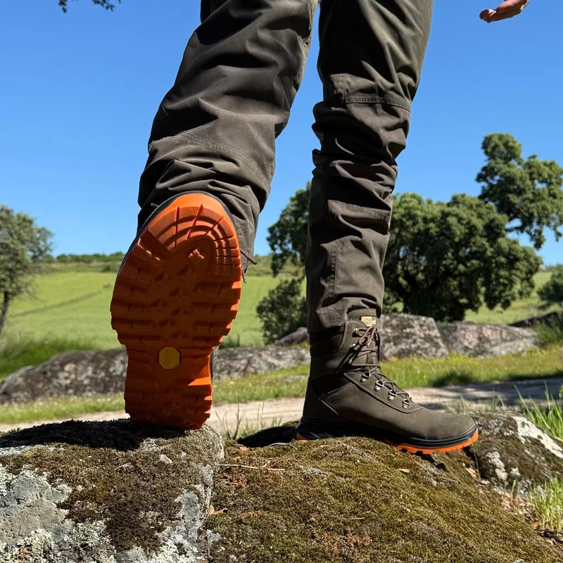 Botas de montaña y trekking Unisex Chiruca Malviz 01 Gore-Tex Kaki