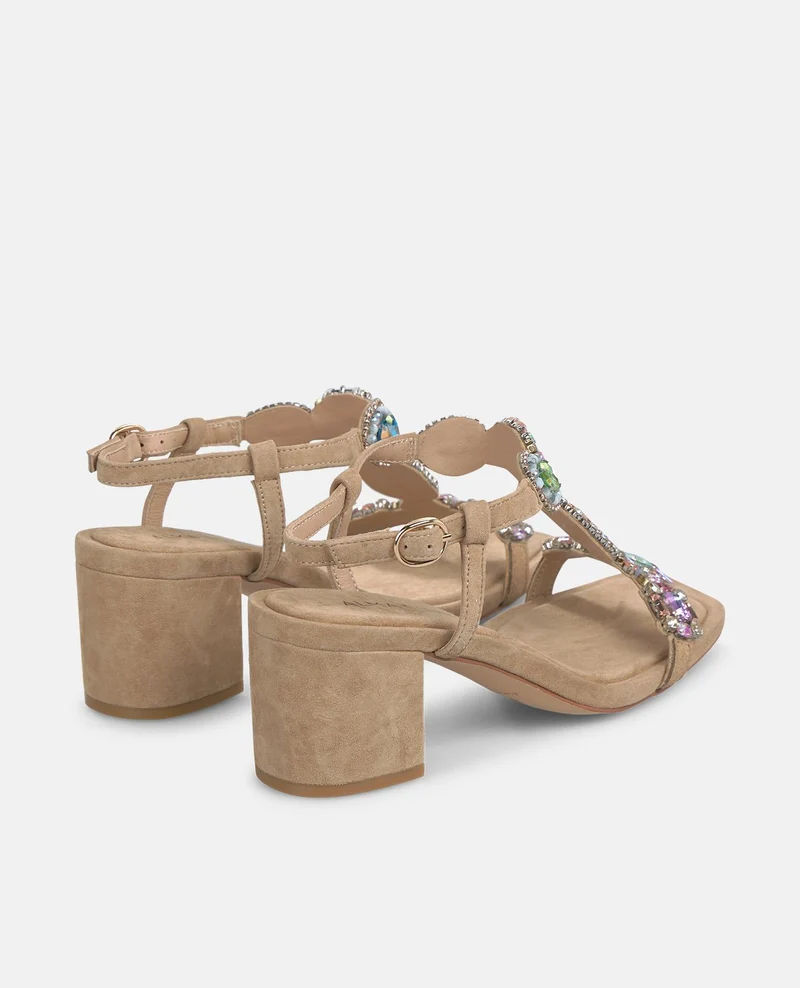 SANDALIA CON DETALLE PEDRERIA