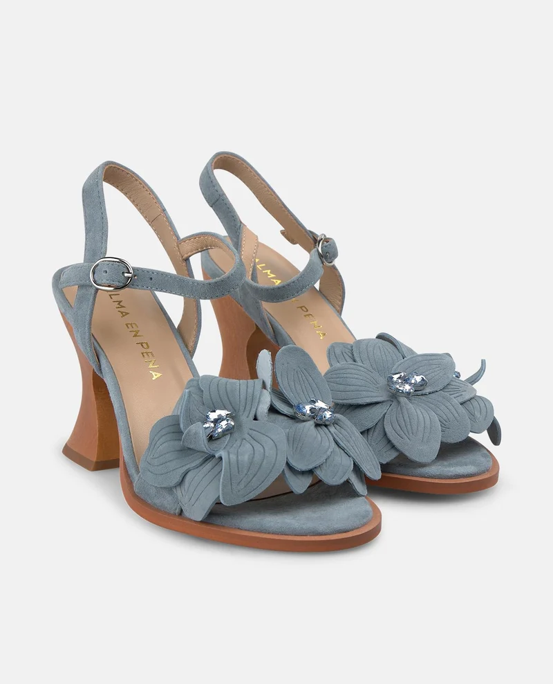 SANDALIA DETALLE FLOR CON TACON DE MADERA