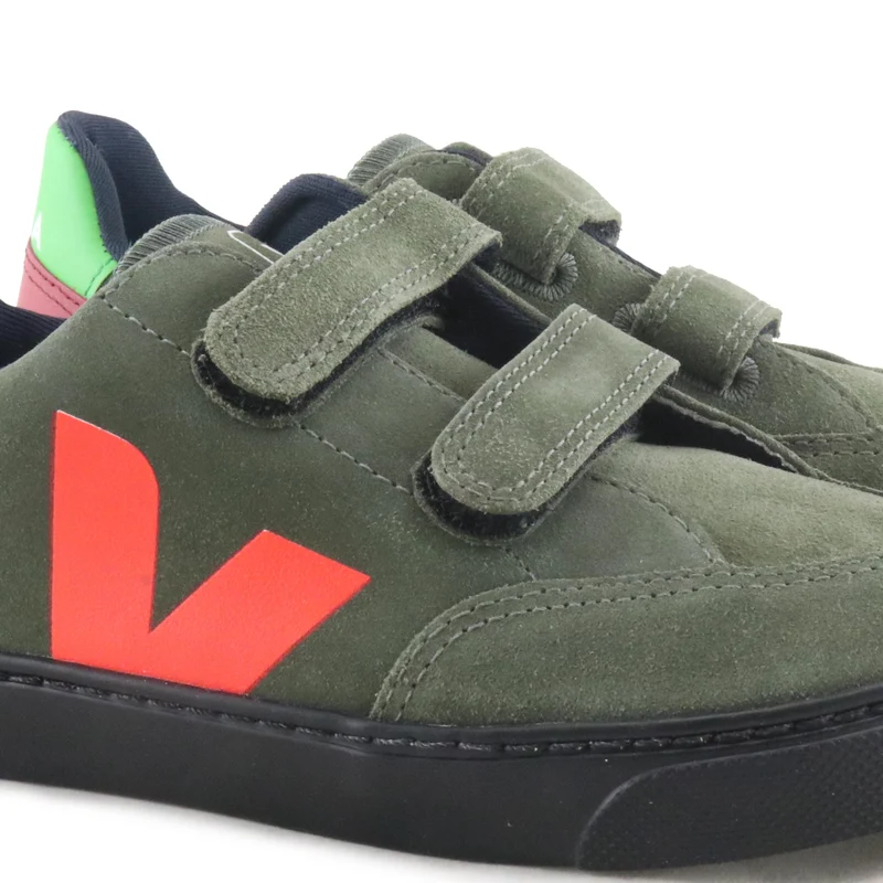 Deportiva kaki V12VEL Veja