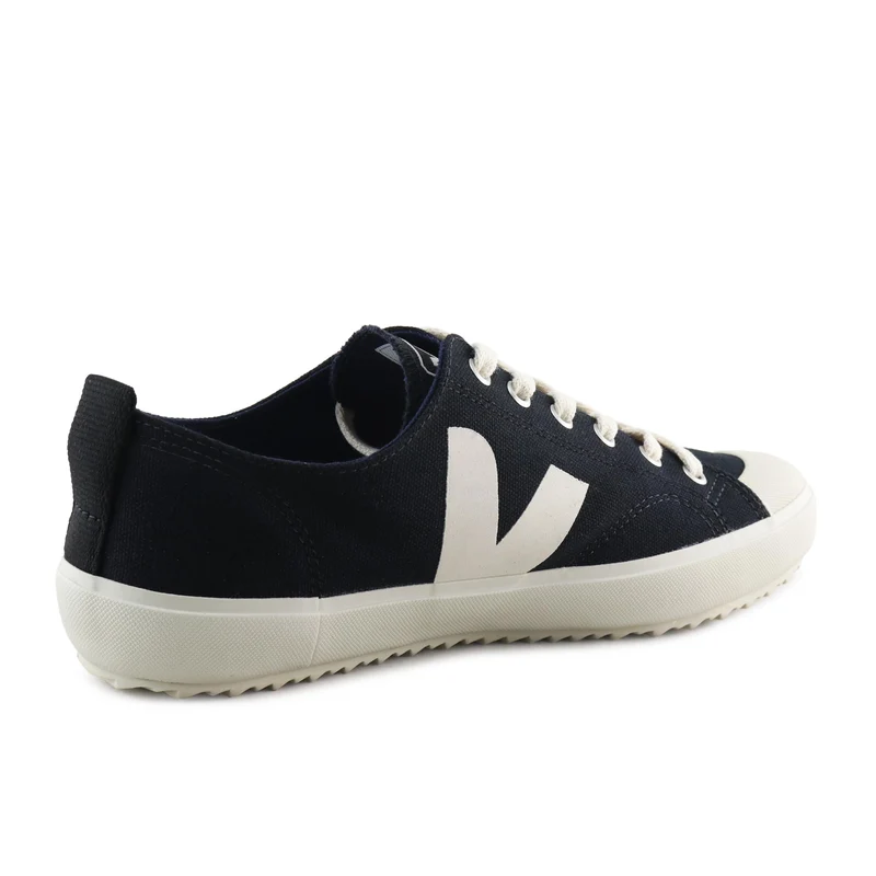 Zapatilla negra NOVA Veja
