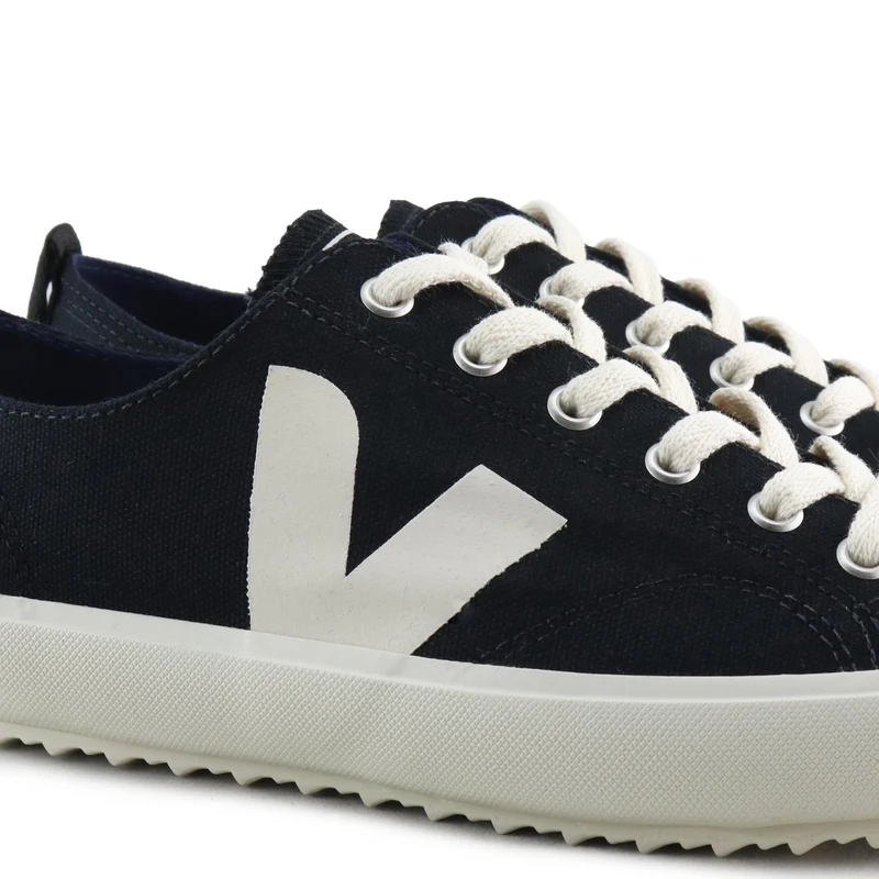 Zapatilla negra NOVA Veja