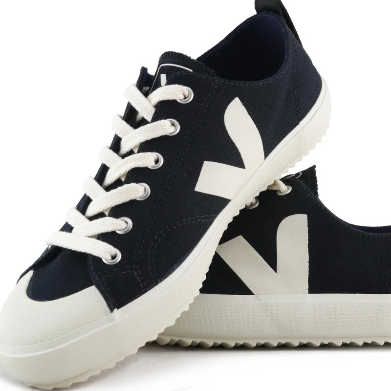 Zapatilla negra NOVA Veja