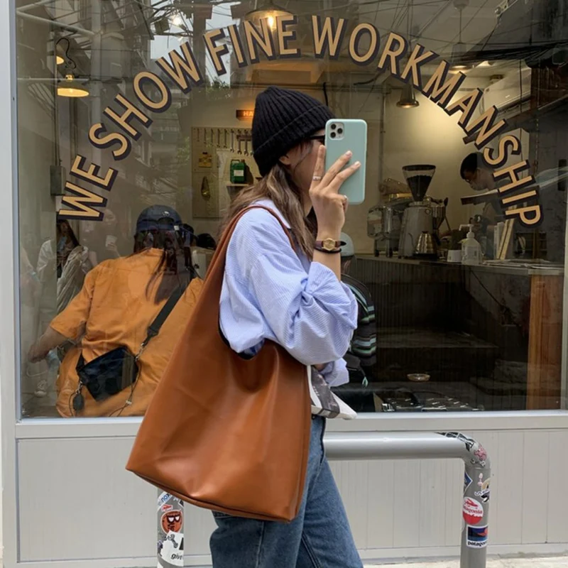 Miomu Bolso Hobo de Diseño Minimalista