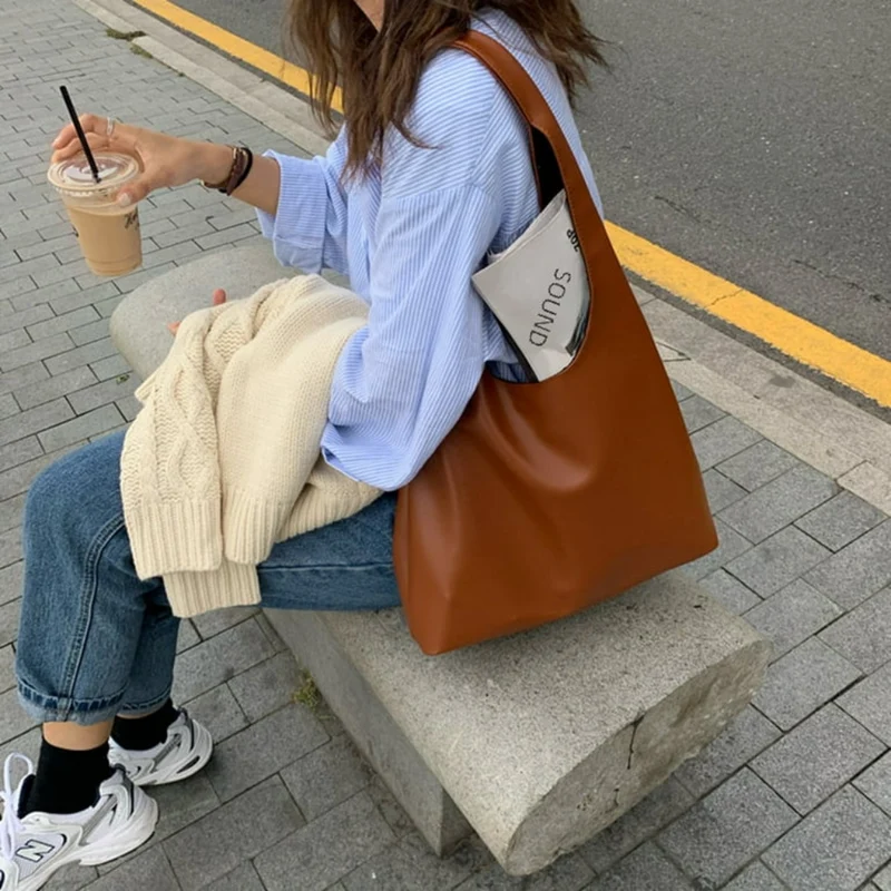 Miomu Bolso Hobo de Diseño Minimalista