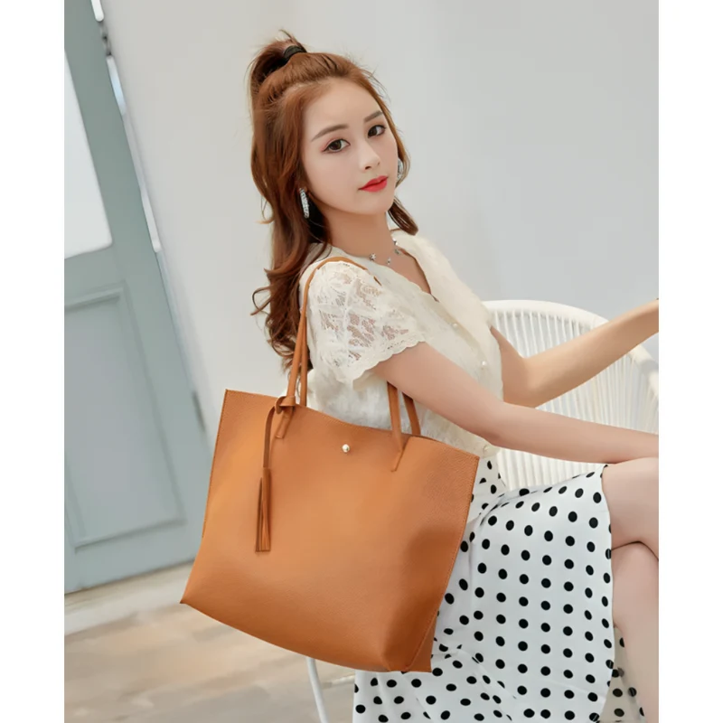 Miomu Bolso Tote Grande con Detalle de Borla