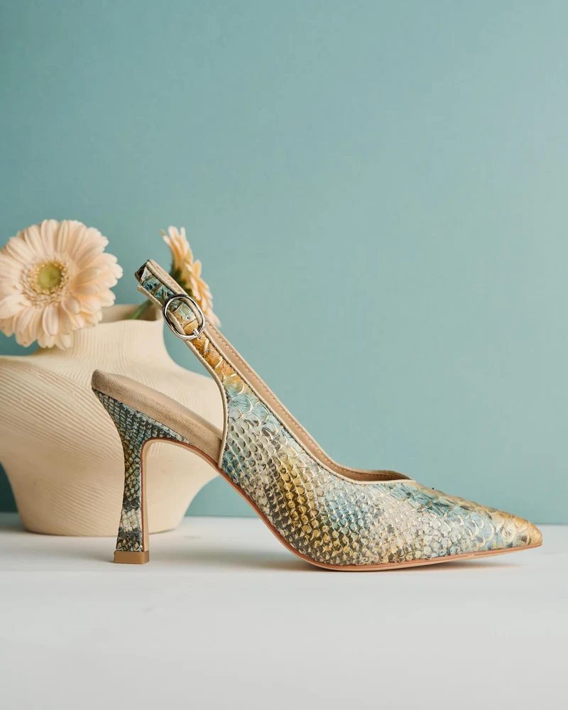 ZAPATO TACÓN AGUJA DESTALONADO