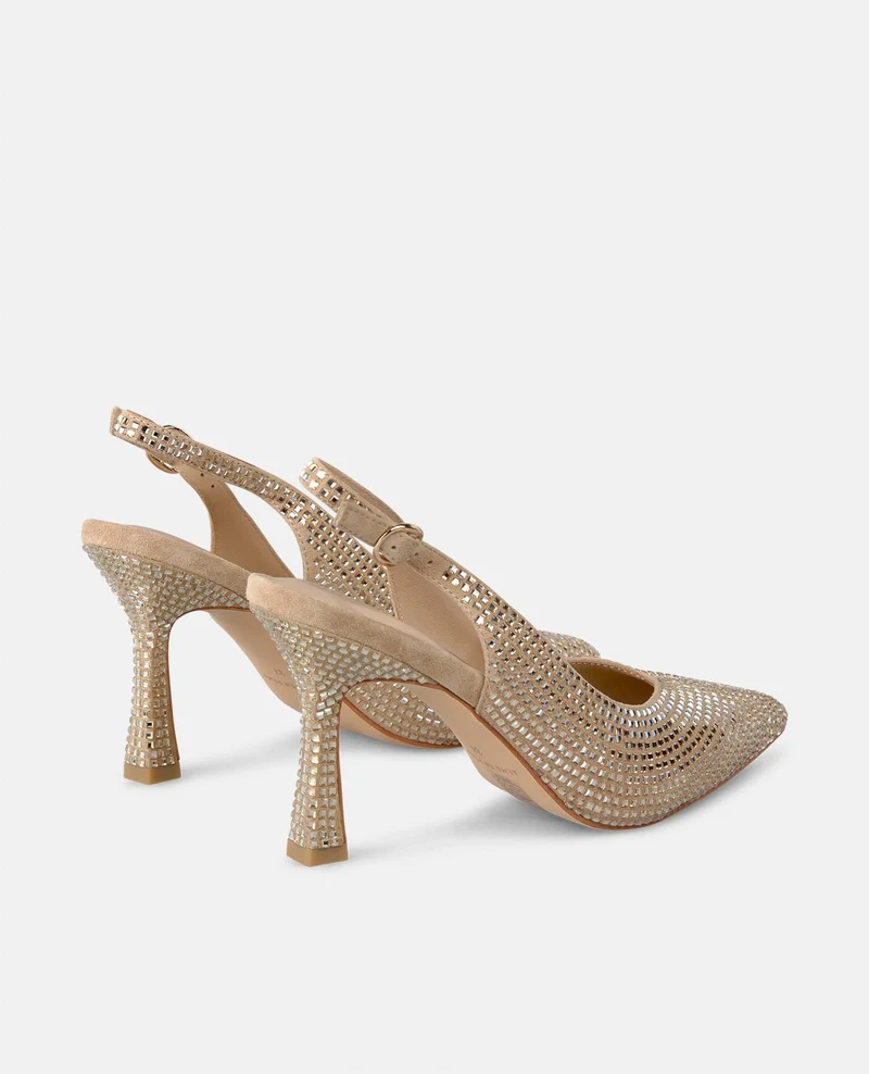 ZAPATO CUBIERTO CON PEDRERÍA