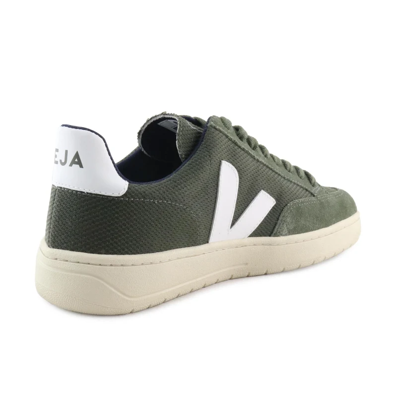 Deportiva kaki V12 Veja