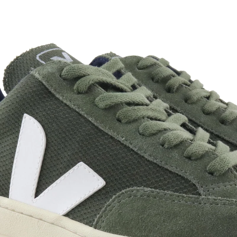 Deportiva kaki V12 Veja