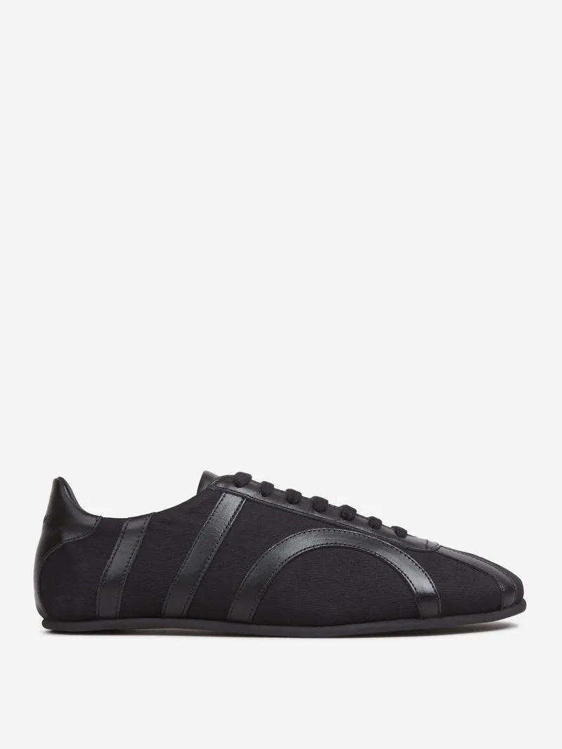 Zapatillas de diseño minimalista