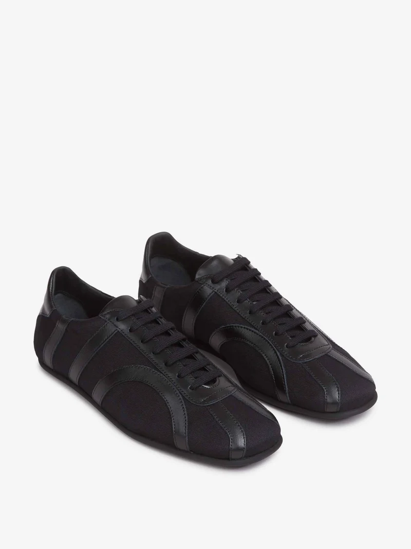 Zapatillas de diseño minimalista