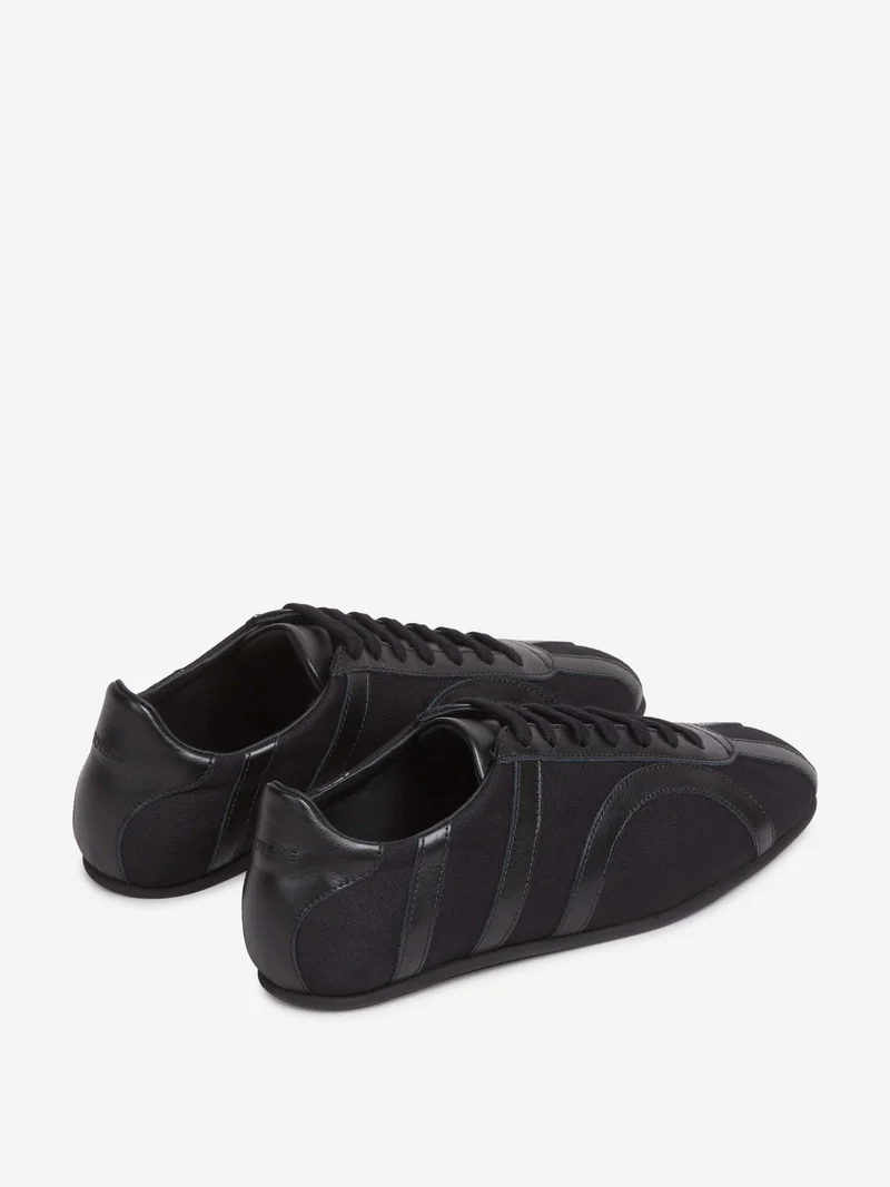 Zapatillas de diseño minimalista
