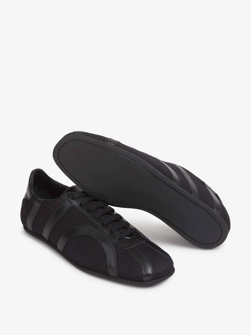 Zapatillas de diseño minimalista