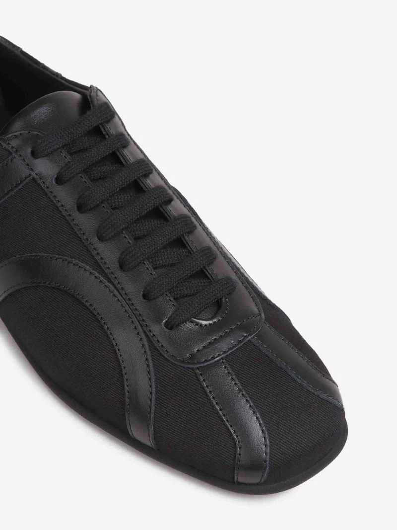 Zapatillas de diseño minimalista