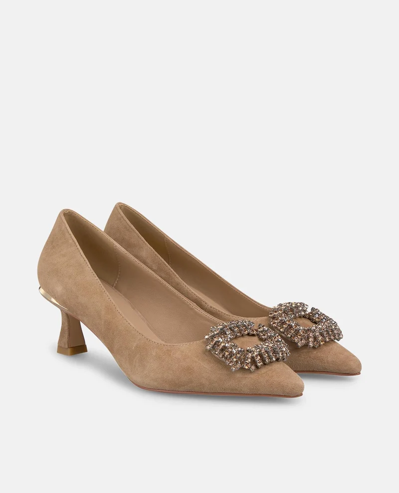 ZAPATO CON BROCHE CUADRADO