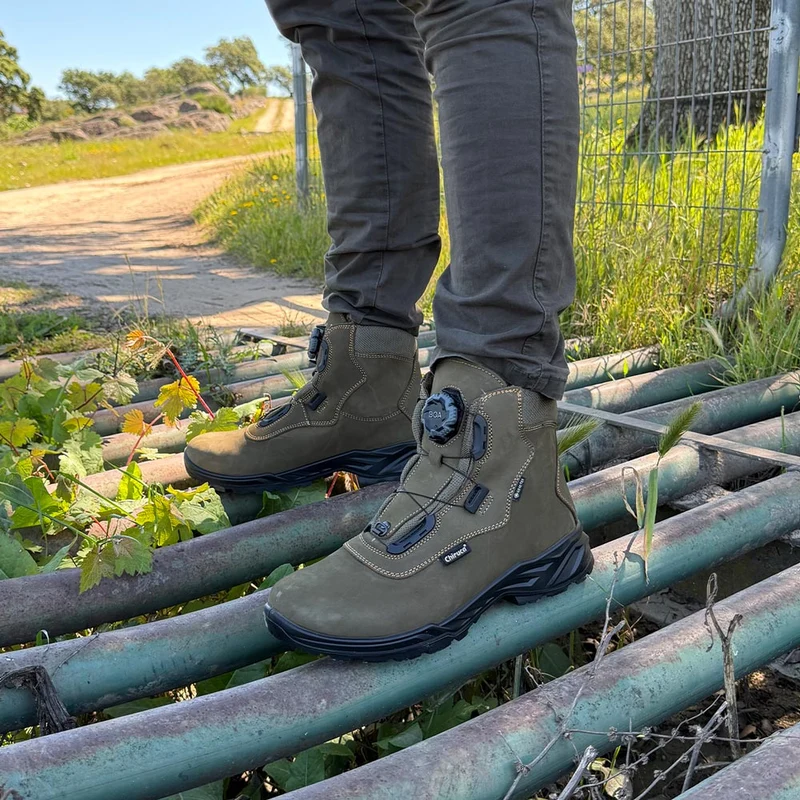 Botas de montaña y trekking Unisex Chiruca Labrador Boa 01 Gore-Tex Verde