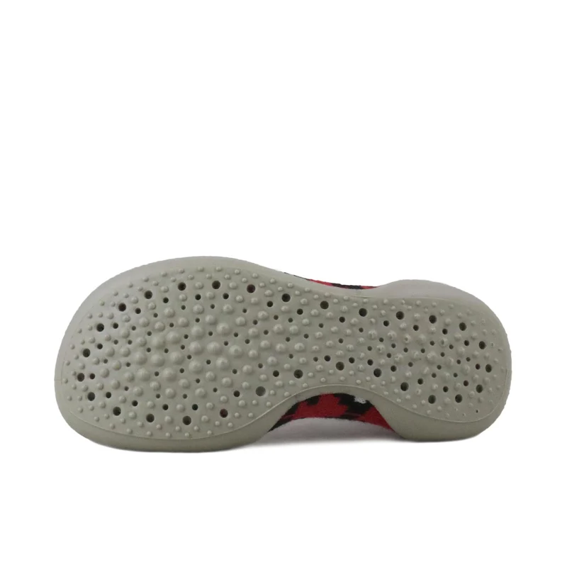 Zapatilla casa negro/rojo E832F Collégien