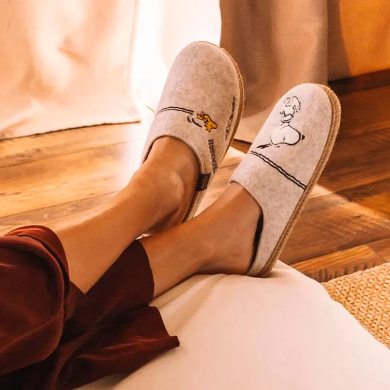 Zapatillas de Casa Toni Pons Snoopy Crudo
